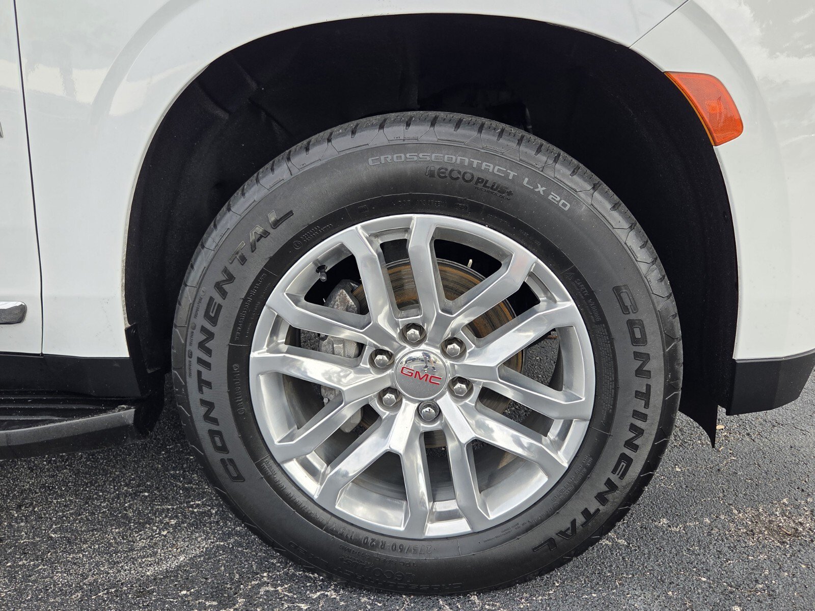 Used 2024 GMC Yukon XL SLT w/ SLT Luxury Package AWD/4WD image 9