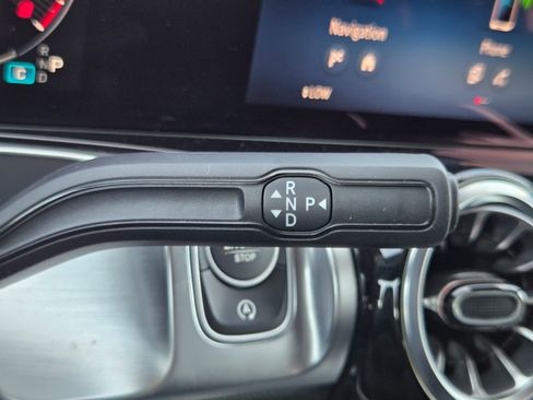 Used 2025 Mercedes-Benz GLB 250 w/ Exclusive Package image 17
