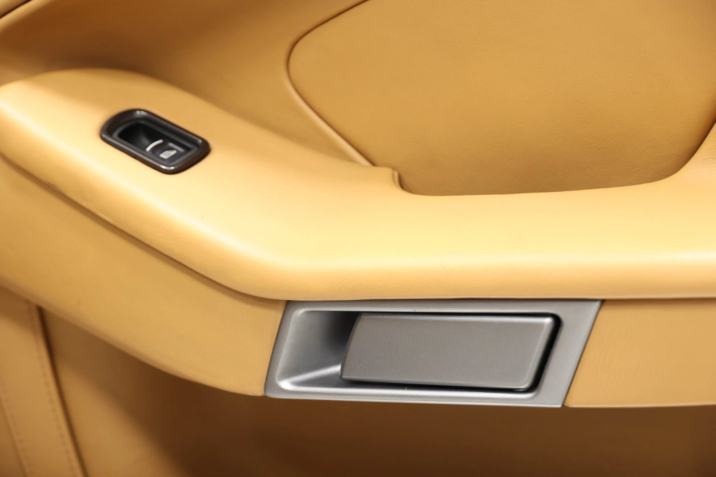Used 2015 Aston Martin Vanquish Volante RWD image 54