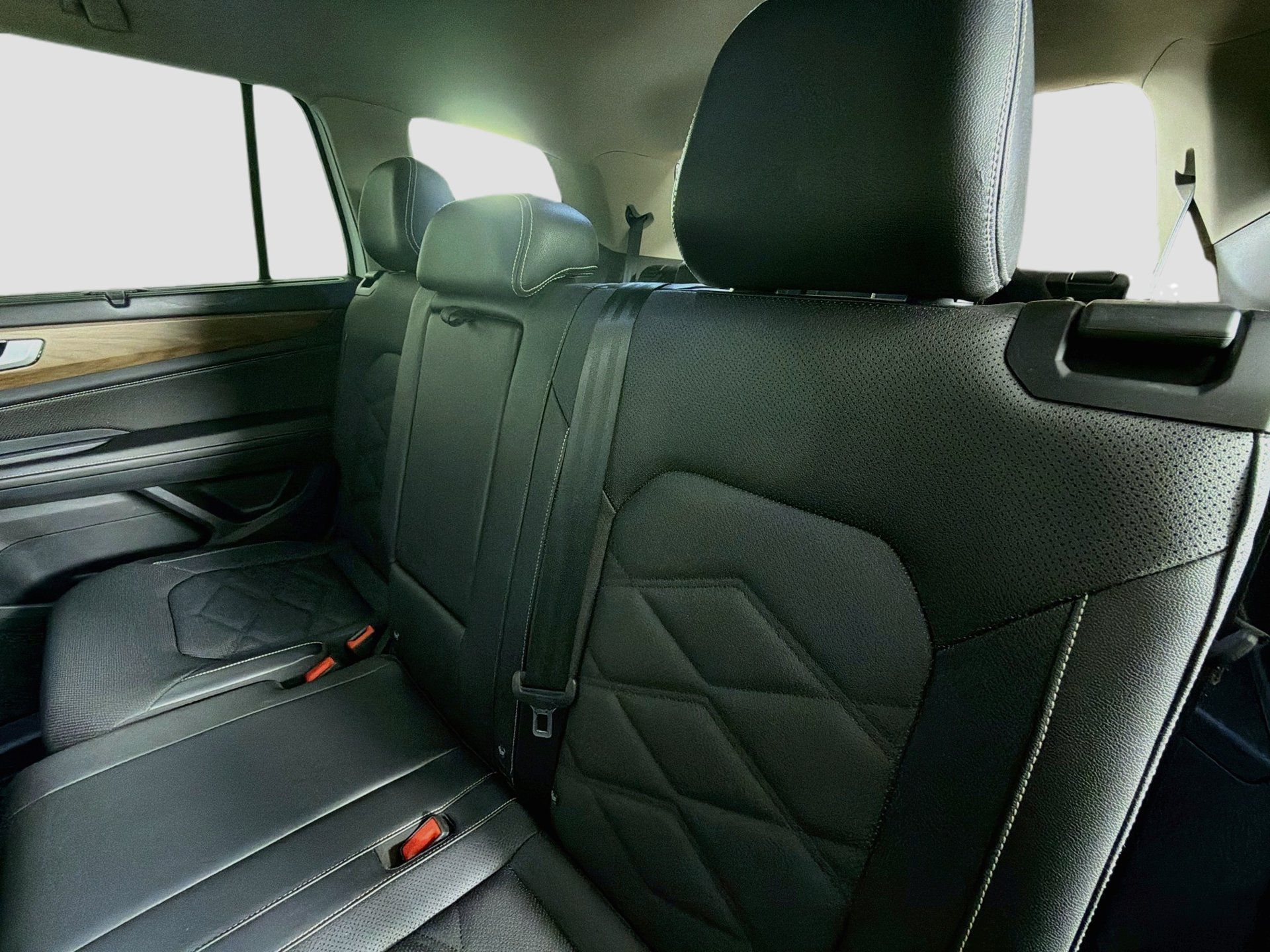 Used 2024 Volkswagen Atlas SE w/ Black Wheel Package FWD image 23