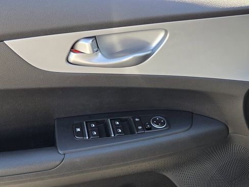 Certified 2023 Kia Forte LXS FWD image 18