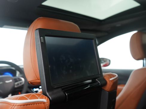 Used 2025 Chrysler Pacifica Pinnacle w/ Trailer Tow Group image 21