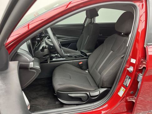 Used 2025 Hyundai Elantra SE FWD image 8