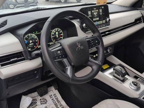 Used 2023 Mitsubishi Outlander SEL image 12