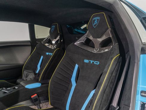 Used 2023 Lamborghini Huracan STO image 26