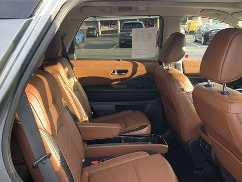 Used 2023 Nissan Pathfinder Platinum image 30
