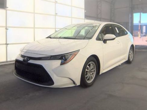 Used 2022 Toyota Corolla LE FWD image 3