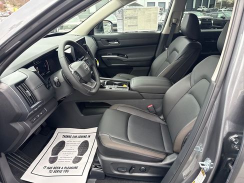 New 2026 Nissan Pathfinder SL FWD image 9