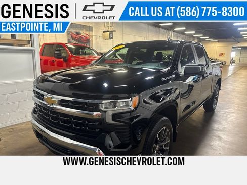 Used 2022 Chevrolet Silverado 1500 LT AWD/4WD image 1