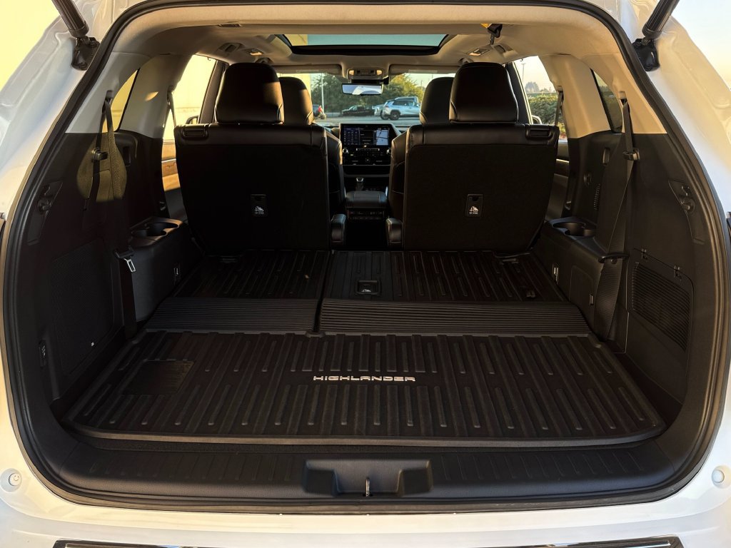 Certified 2022 Toyota Highlander Platinum AWD/4WD image 29