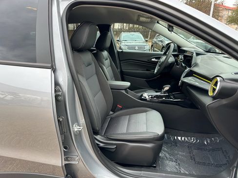 Used 2025 Chevrolet Trax LT image 21