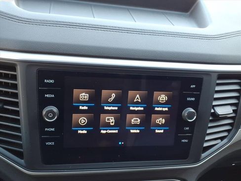 Used 2021 Volkswagen Atlas Cross Sport SE image 18