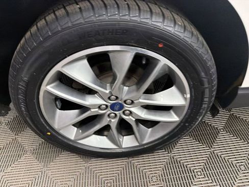 Used 2018 Ford Edge Titanium w/ Equipment Group 302A AWD/4WD image 31