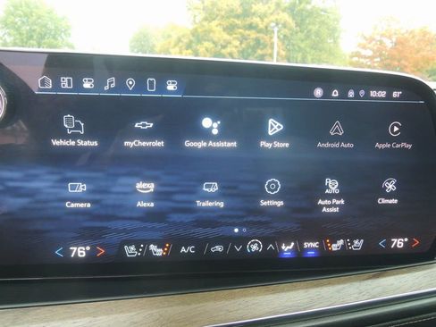 Used 2025 Chevrolet Suburban High Country AWD/4WD image 19