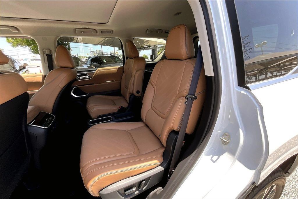 New 2027 INFINITI QX80 Luxe RWD image 14