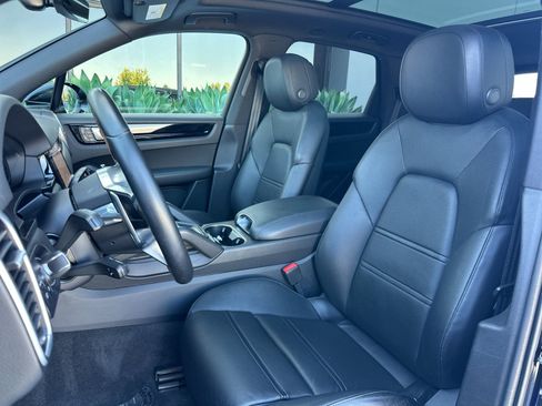 Certified 2022 Porsche Cayenne AWD/4WD image 5