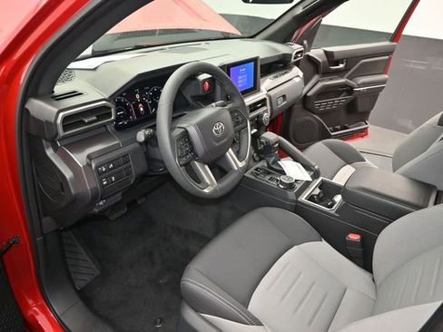 Used 2025 Toyota Tacoma TRD Off-Road AWD/4WD image 5