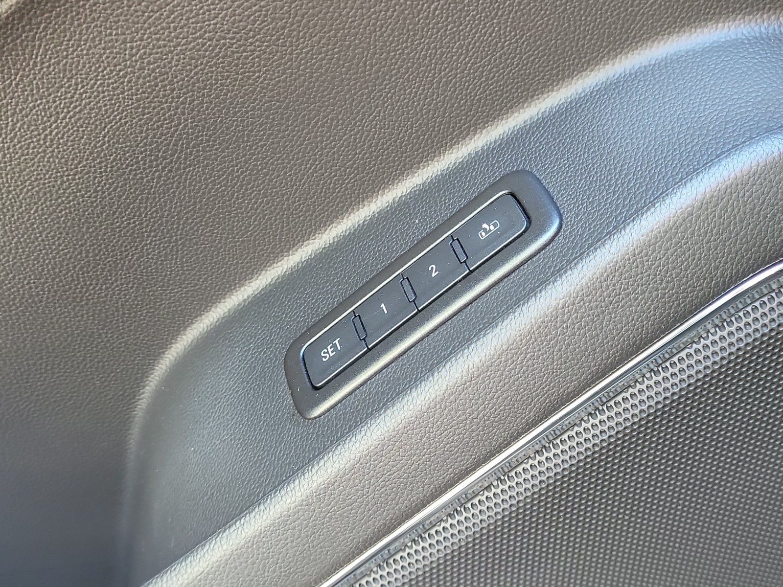 Used 2015 GMC Yukon SLT w/ Open Road Package RWD image 23