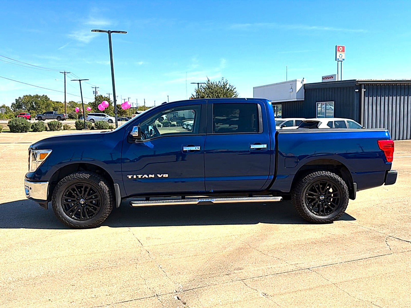 Used 2018 Nissan Titan SL AWD/4WD image 2