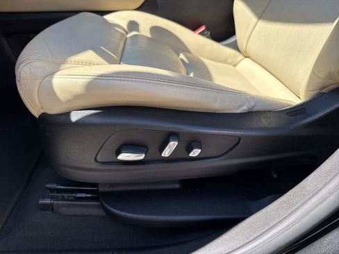 Used 2018 Cadillac XT5 Luxury image 16