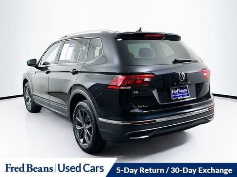 Used 2022 Volkswagen Tiguan SE w/ Panoramic Sunroof Package image 5