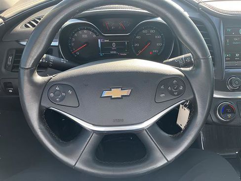Used 2017 Chevrolet Impala LT w/ Convenience Package FWD image 12