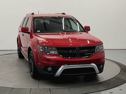 Used 2019 Dodge Journey Crossroad FWD image 3