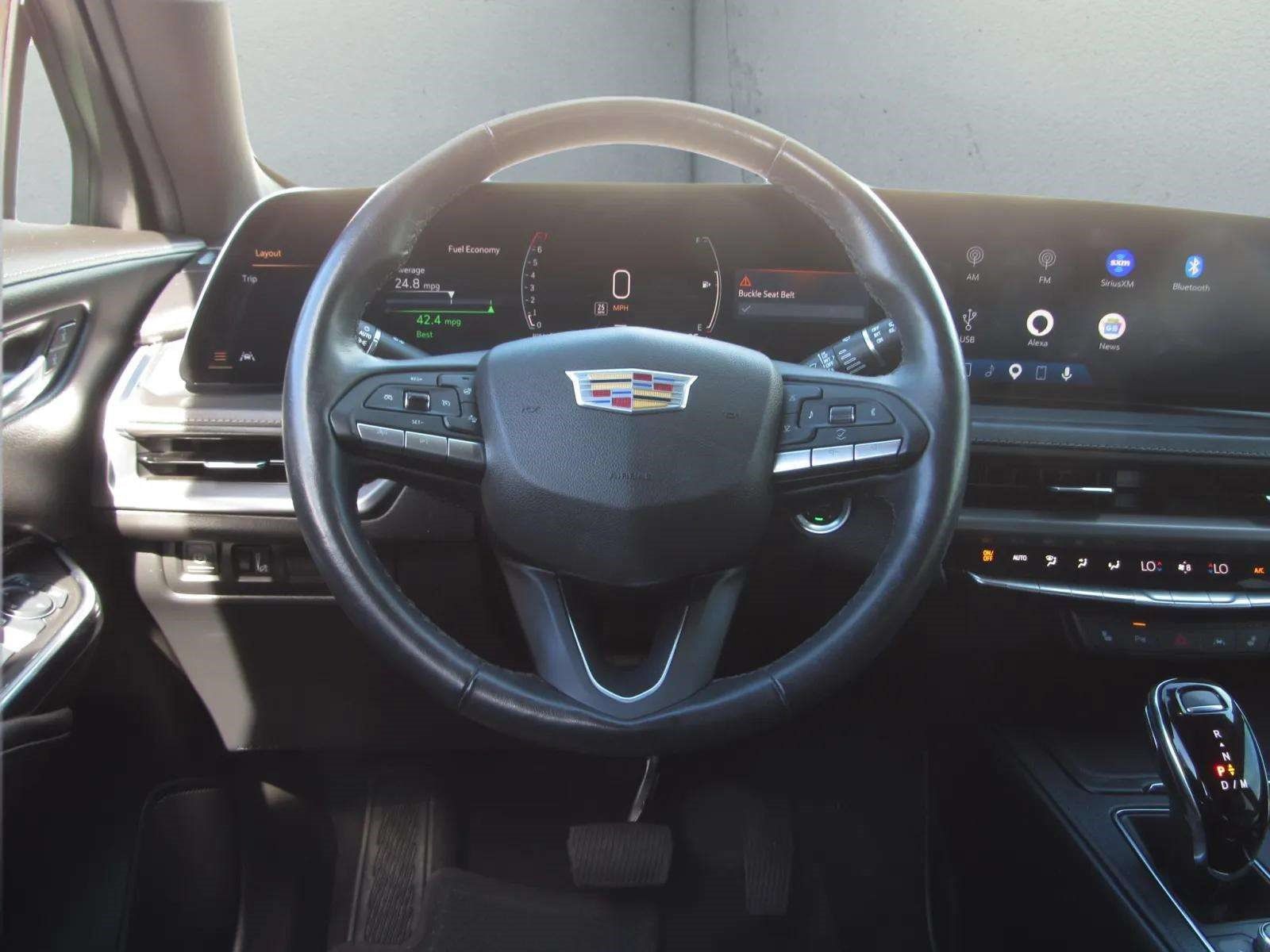 Used 2024 Cadillac XT4 Luxury w/ Cold Weather Package FWD image 22