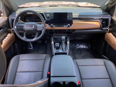 Used 2024 GMC Canyon AT4 w/ AT4 Premium Package AWD/4WD image 10