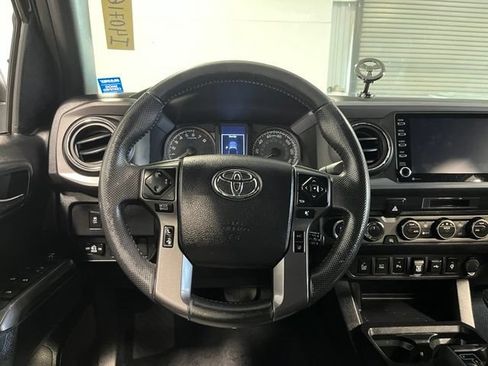Used 2021 Toyota Tacoma TRD Off-Road w/ Technology Package AWD/4WD image 21