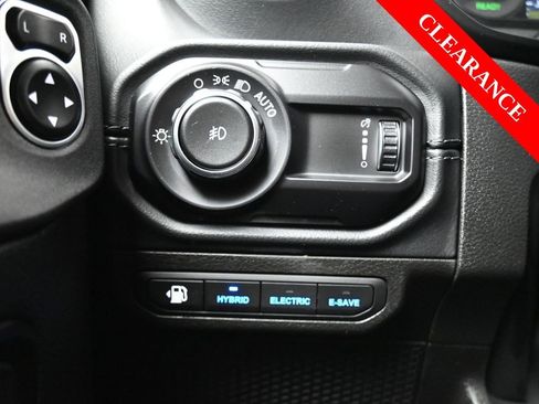 Used 2024 Jeep Wrangler Unlimited Sahara image 27