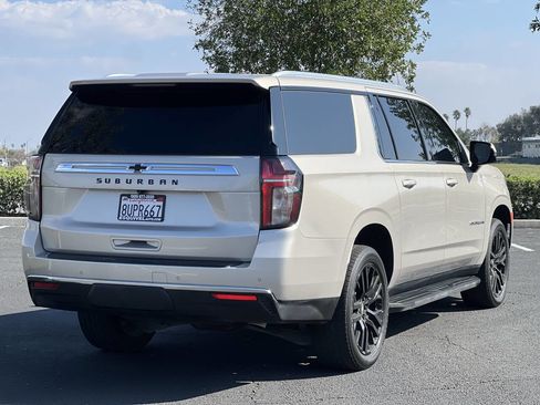 Used 2021 Chevrolet Suburban LT w/ LT Signature Package image 9