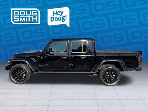 Used 2024 Jeep Gladiator Sport AWD/4WD image 2
