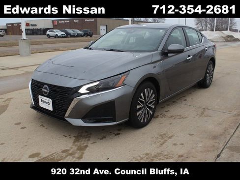 Used 2023 Nissan Altima 2.5 SV w/ SV Premium Package AWD/4WD image 1