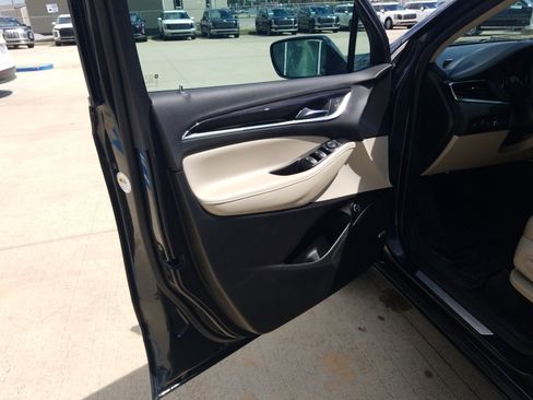 Used 2020 Buick Enclave Essence w/ Sound and Sites Package image 9