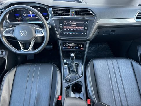 Certified 2022 Volkswagen Tiguan SE image 13