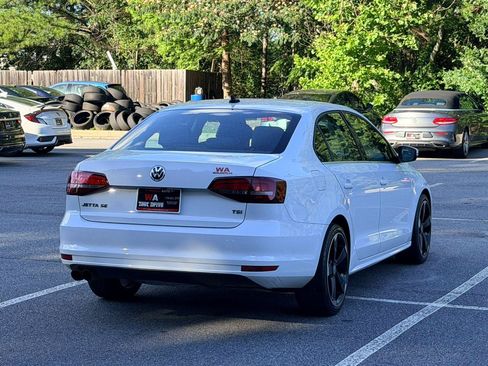 Used 2018 Volkswagen Jetta SE FWD image 5