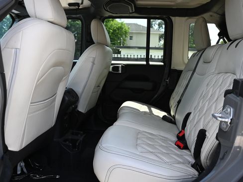 Used 2019 Jeep Wrangler Unlimited Sahara AWD/4WD image 21