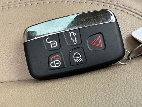 Used 2018 Land Rover Range Rover Evoque AWD/4WD image 10
