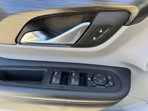 Used 2024 GMC Terrain SLE w/ Fleet Convenience Package image 10