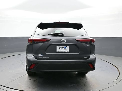 Used 2025 Toyota Highlander XLE AWD/4WD image 7