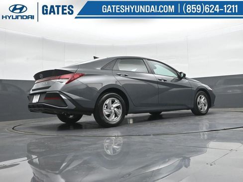 New 2026 Hyundai Elantra SE FWD image 35