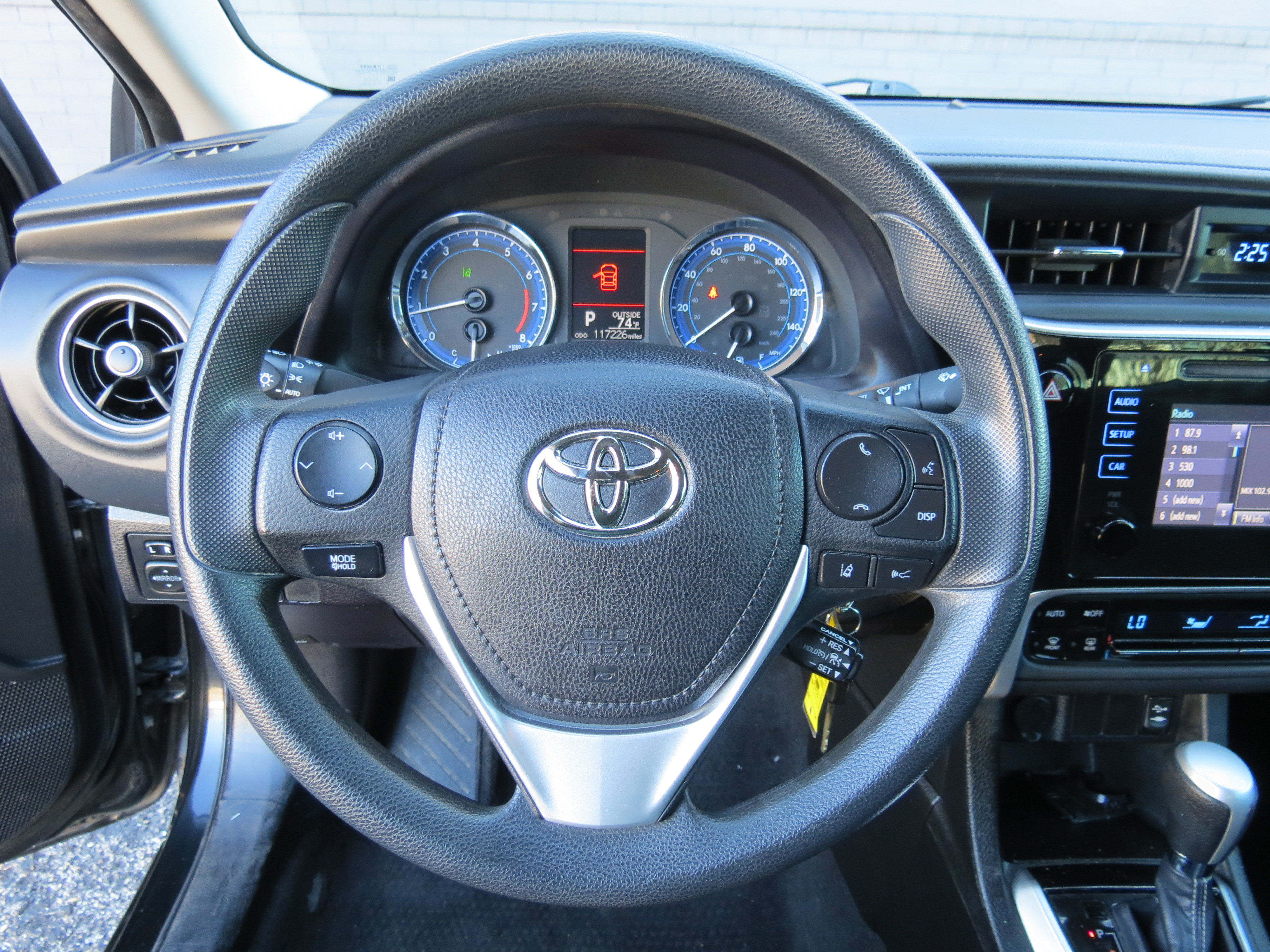 Used 2017 Toyota Corolla LE FWD image 14