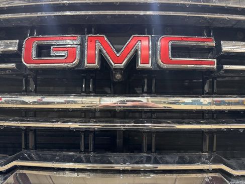 Used 2023 GMC Yukon SLT w/ SLT Luxury Package image 7