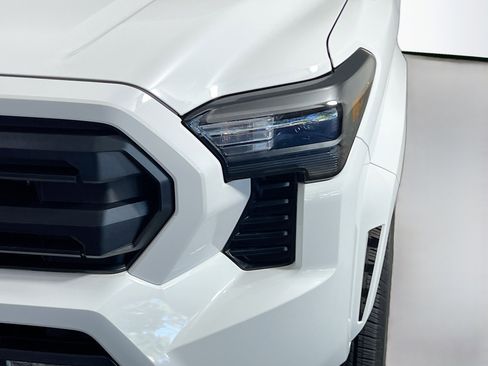 Used 2025 Toyota Tacoma SR5 image 12