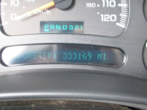 Used 2005 Chevrolet Silverado 2500 LT w/ Heavy-Duty Power Package image 25