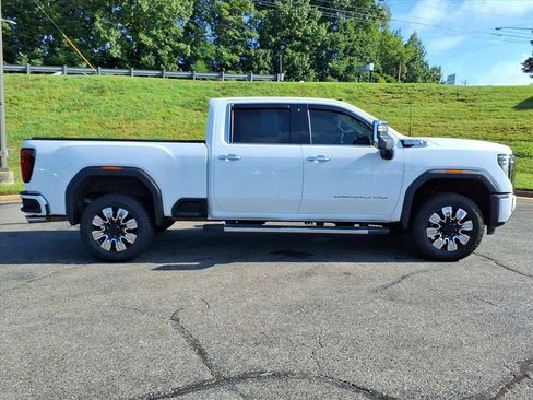 Used 2025 GMC Sierra 2500 Denali w/ Technology Package AWD/4WD image 2
