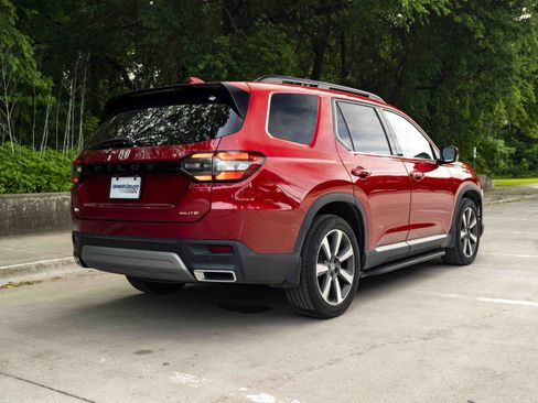 Used 2024 Honda Pilot Elite image 8