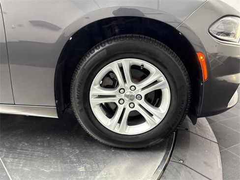 Used 2019 Dodge Charger SXT image 9