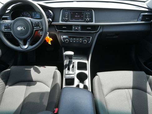 Used 2016 Kia Optima LX w/ Option Group 014 FWD image 10